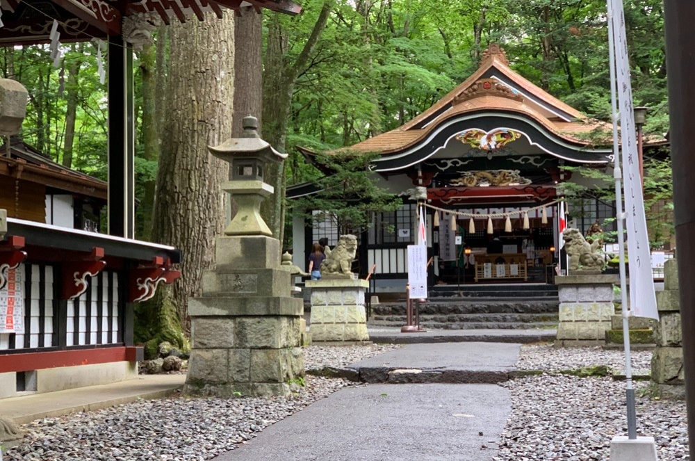 新屋山神社